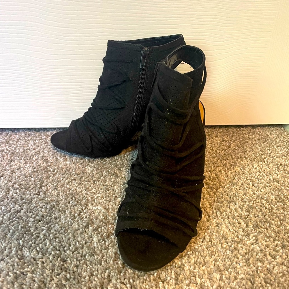 Y•Not? Platform mesh sandals